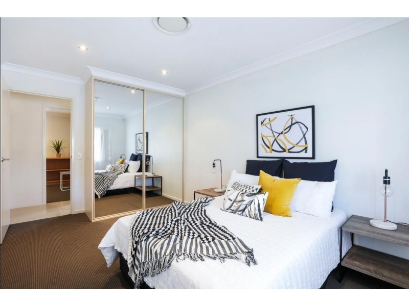 37 Vaggelas Crescent, Biggera Waters QLD 4216