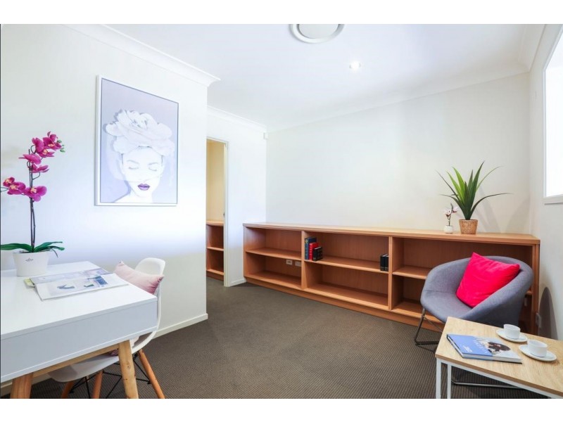 37 Vaggelas Crescent, Biggera Waters QLD 4216