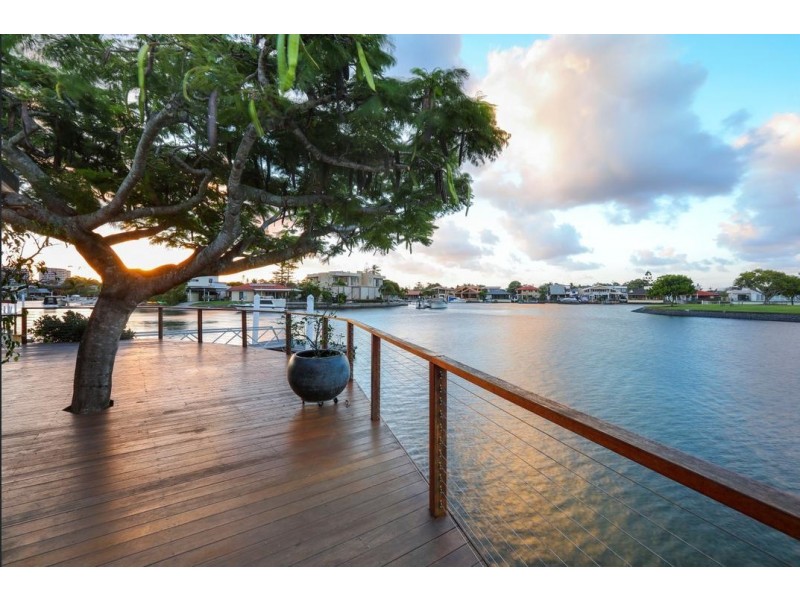 37 Vaggelas Crescent, Biggera Waters QLD 4216