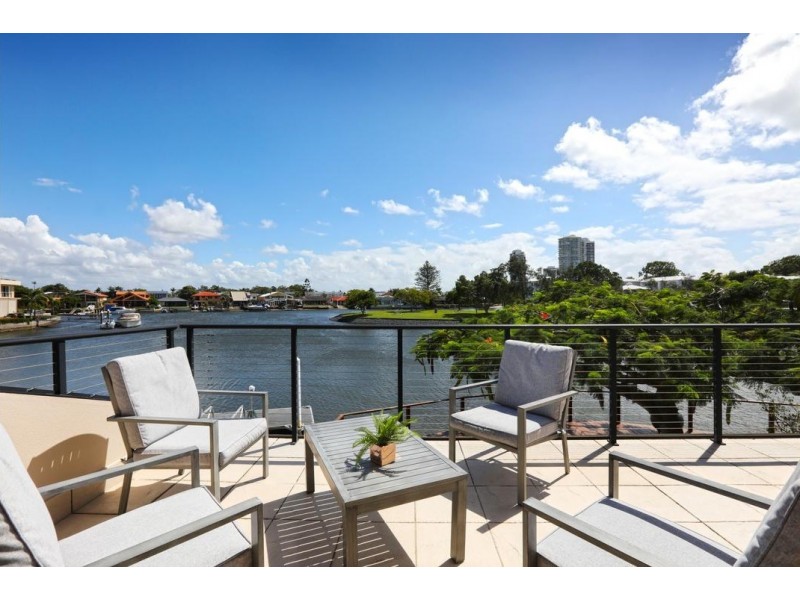 37 Vaggelas Crescent, Biggera Waters QLD 4216