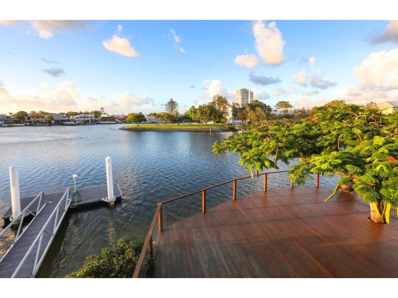 37 Vaggelas Crescent, Biggera Waters QLD 4216