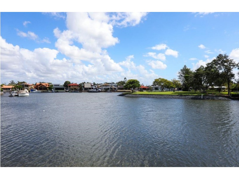 37 Vaggelas Crescent, Biggera Waters QLD 4216