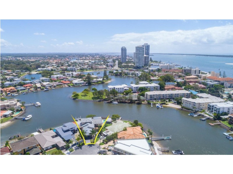 37 Vaggelas Crescent, Biggera Waters QLD 4216