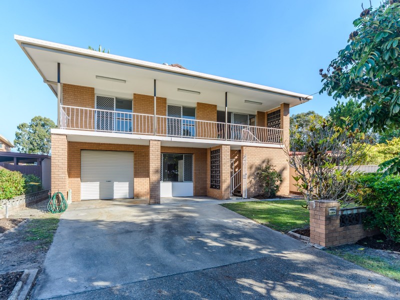 4 Falkinder Avenue, Paradise Point QLD 4216