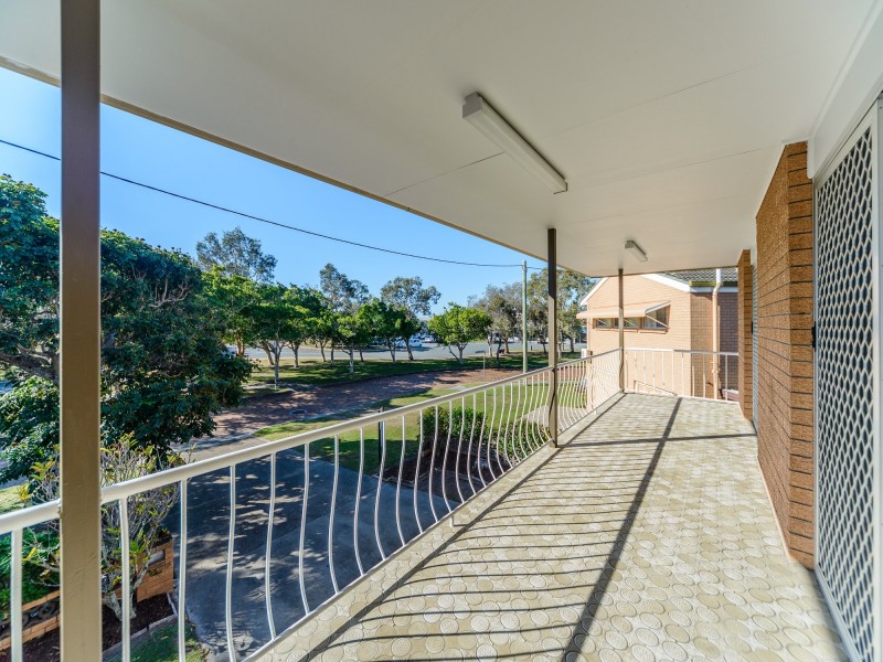 4 Falkinder Avenue, Paradise Point QLD 4216