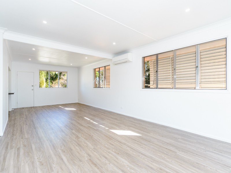4 Falkinder Avenue, Paradise Point QLD 4216
