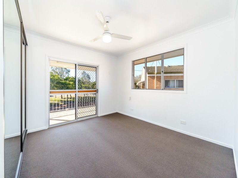 4 Falkinder Avenue, Paradise Point QLD 4216