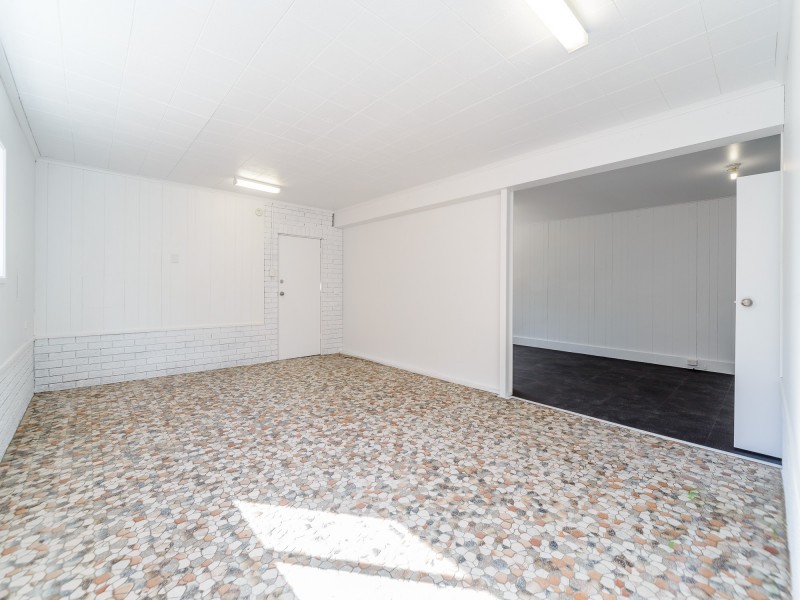 4 Falkinder Avenue, Paradise Point QLD 4216