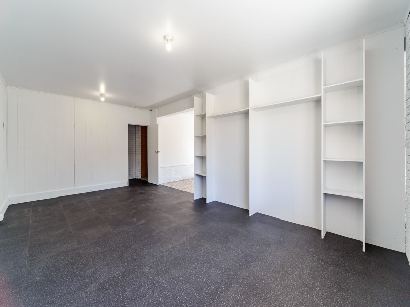 4 Falkinder Avenue, Paradise Point QLD 4216