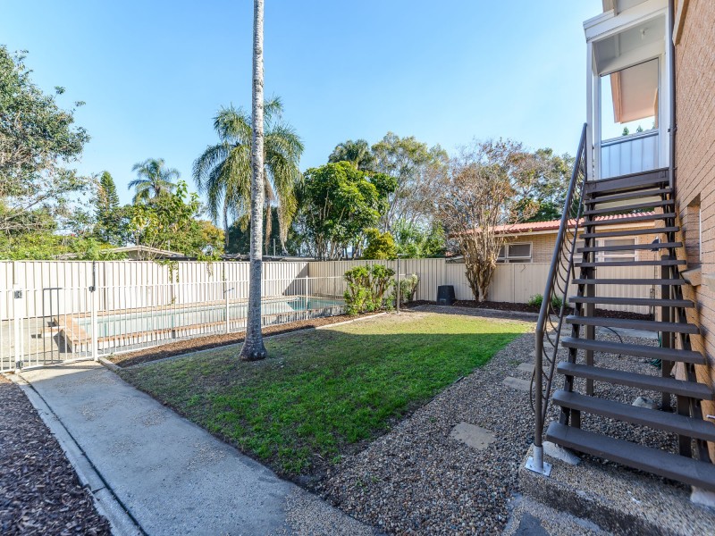 4 Falkinder Avenue, Paradise Point QLD 4216