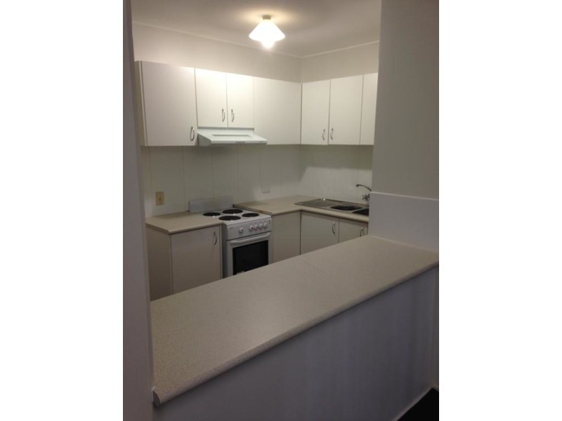 2/107a Frank Street, Labrador QLD 4215