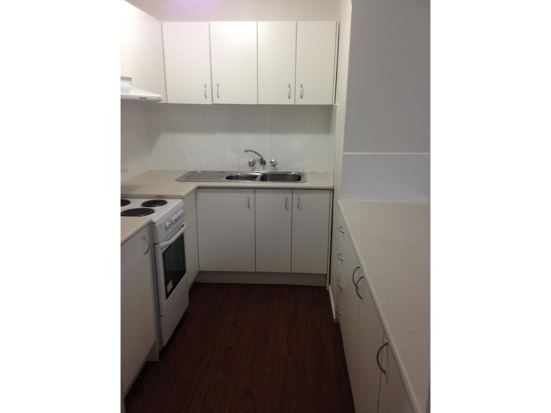 2/107a Frank Street, Labrador QLD 4215