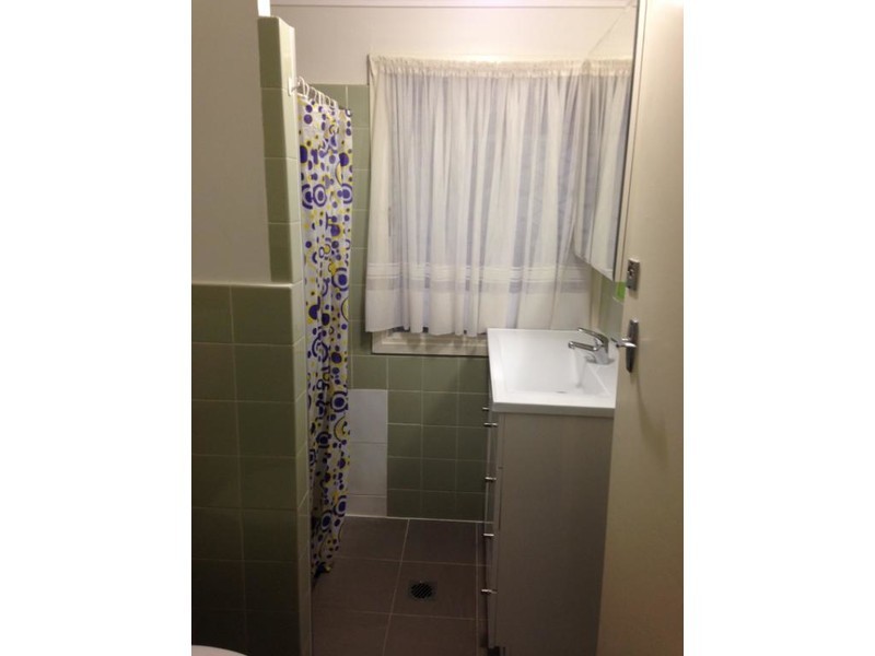 2/107a Frank Street, Labrador QLD 4215