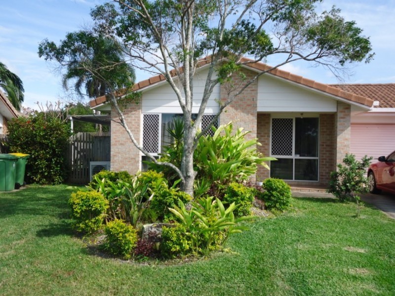 1/18 Annette Court, Labrador QLD 4215