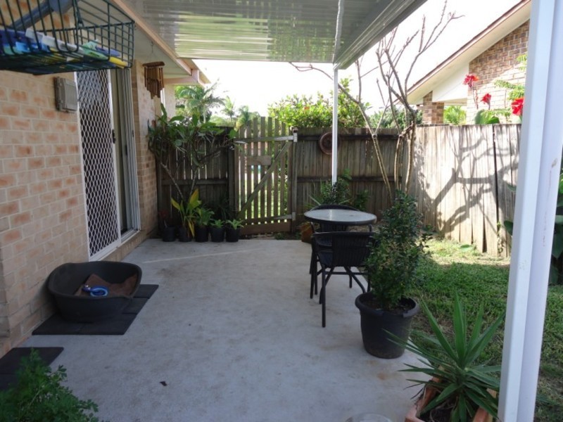 1/18 Annette Court, Labrador QLD 4215