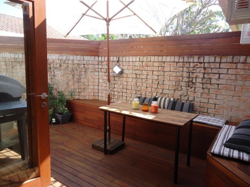 1/18 Annette Court, Labrador QLD 4215