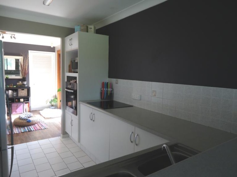 1/18 Annette Court, Labrador QLD 4215