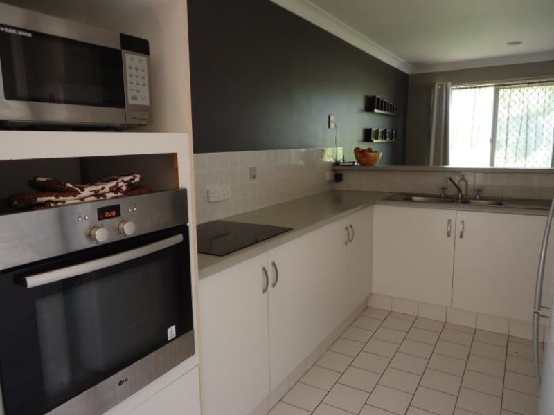 1/18 Annette Court, Labrador QLD 4215