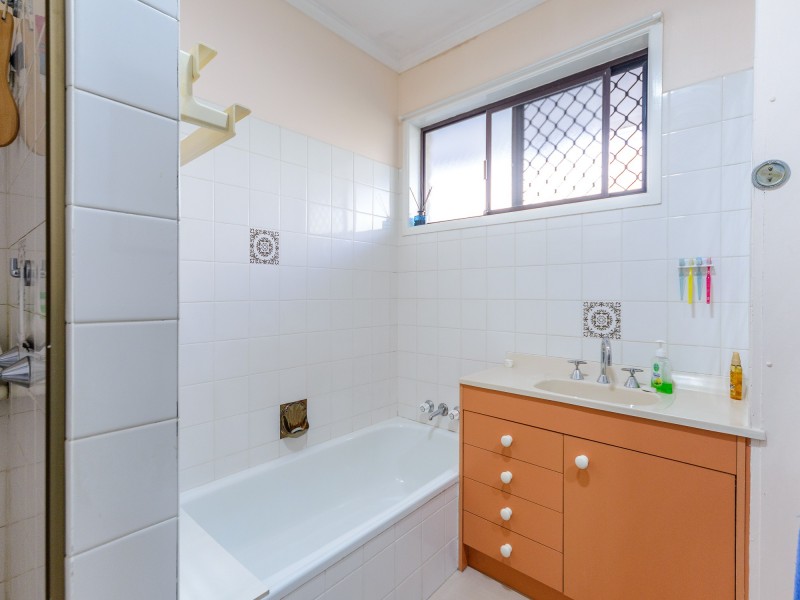 1/13 Errol Avenue, Paradise Point QLD 4216