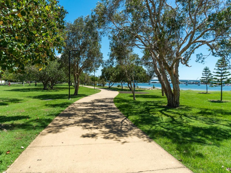 1/13 Errol Avenue, Paradise Point QLD 4216