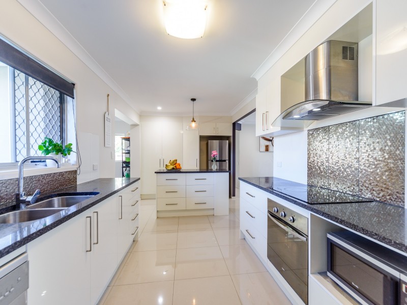 16 Hansford Road, Coombabah QLD 4216