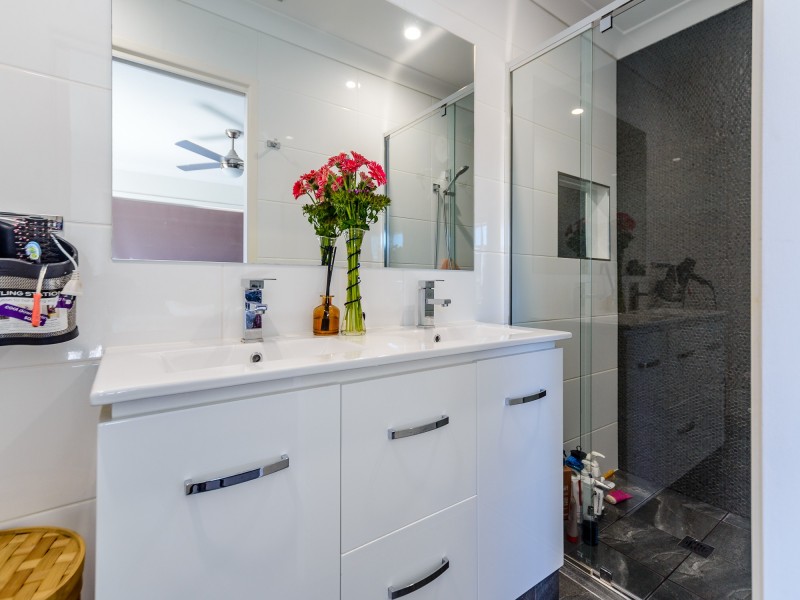 16 Hansford Road, Coombabah QLD 4216