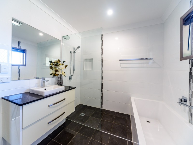 16 Hansford Road, Coombabah QLD 4216