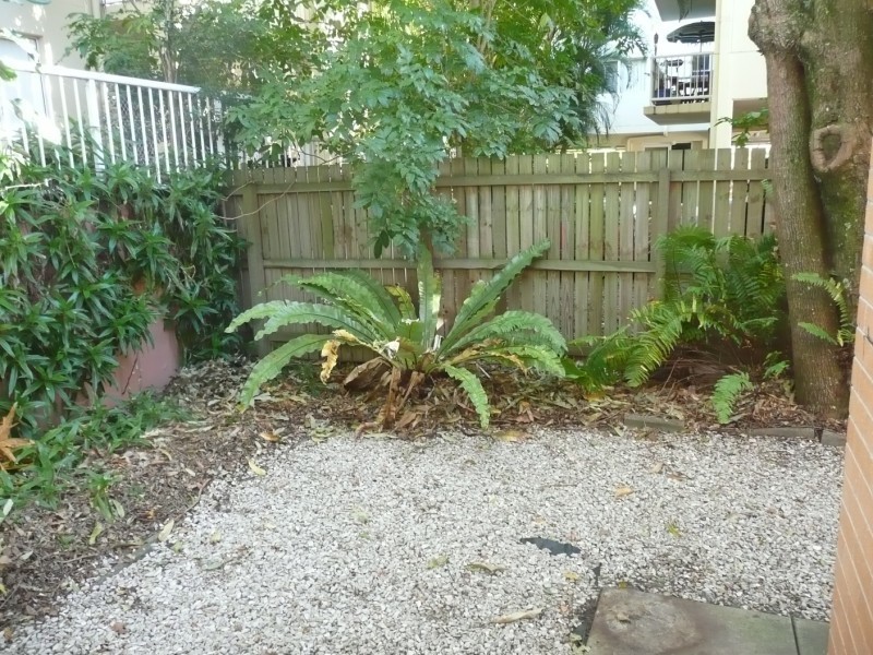 2/9 Taylor Street, Biggera Waters QLD 4216