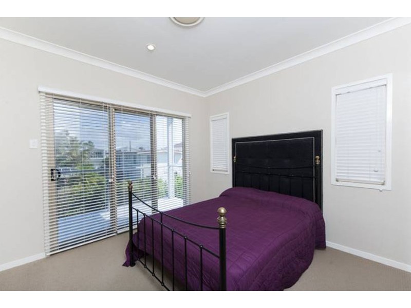 22 Rouen Avenue, Paradise Point QLD 4216