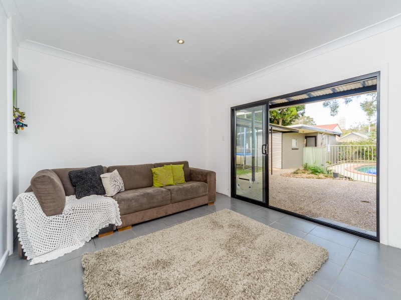 19 Annerley Avenue, Runaway Bay QLD 4216