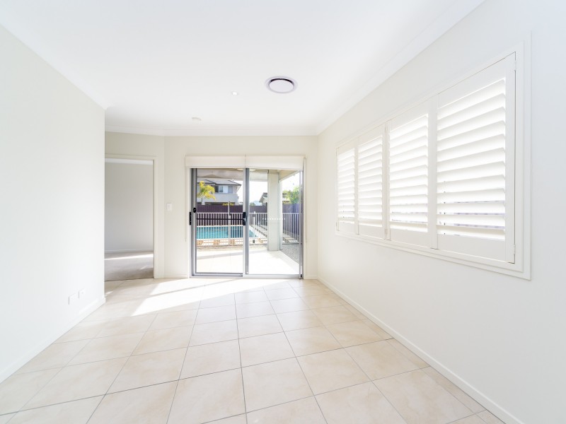 8 Benetti Crescent, Hope Island QLD 4212