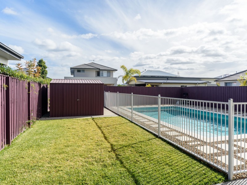 8 Benetti Crescent, Hope Island QLD 4212