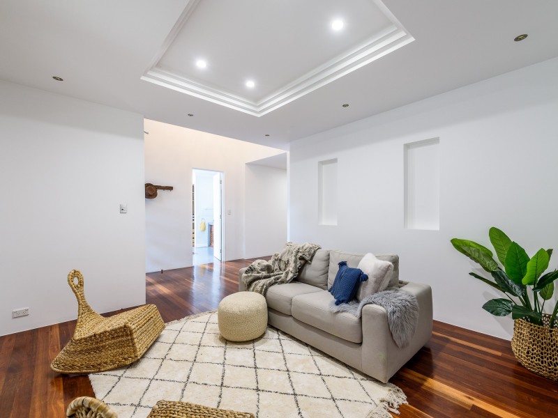 31 Tarni Street, Coombabah QLD 4216