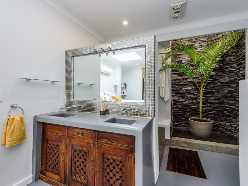 31 Tarni Street, Coombabah QLD 4216