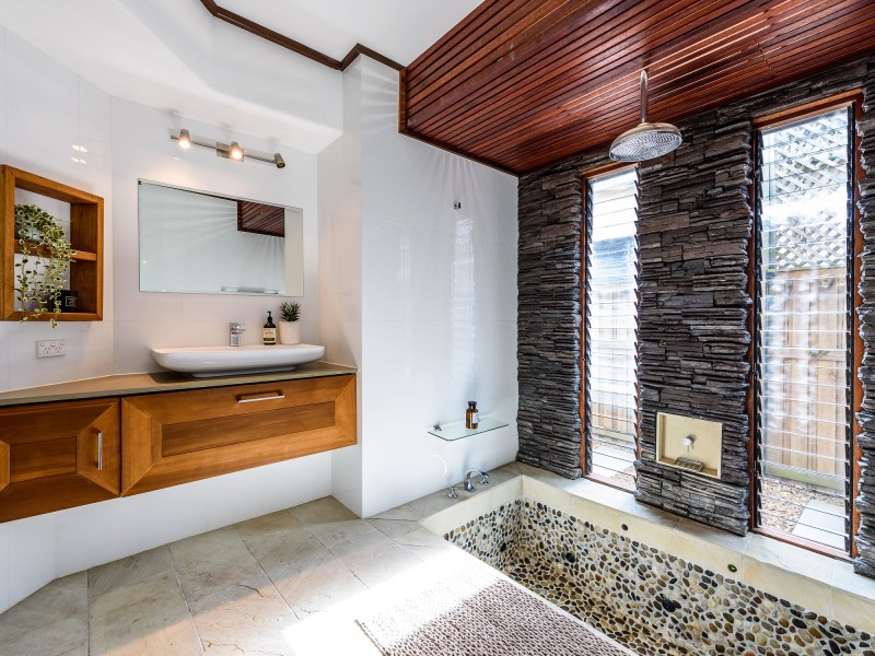 31 Tarni Street, Coombabah QLD 4216