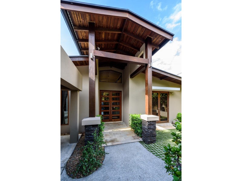 31 Tarni Street, Coombabah QLD 4216