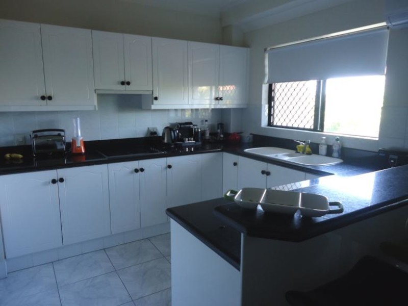 9/12 Canal Avenue, Runaway Bay QLD 4216