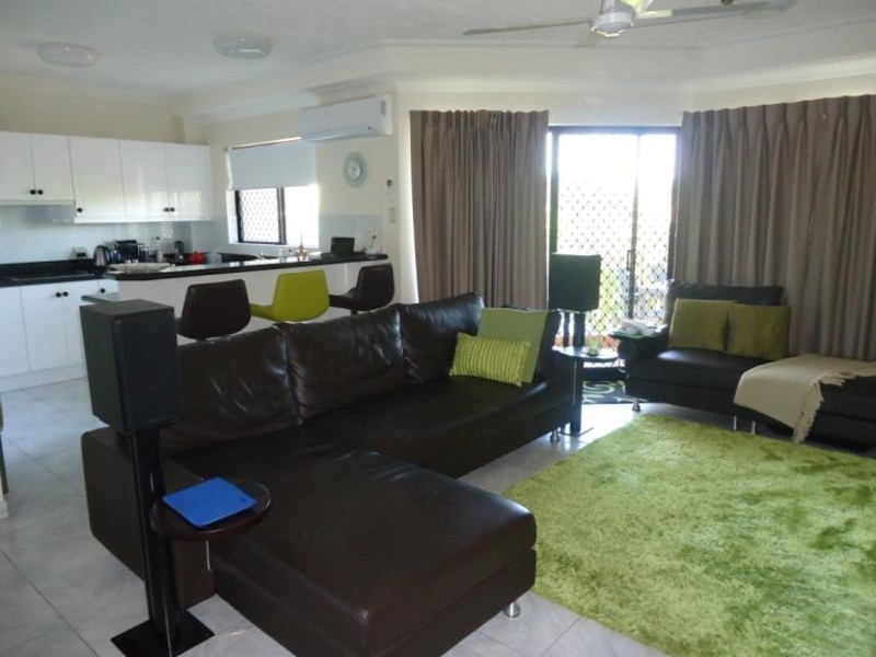 9/12 Canal Avenue, Runaway Bay QLD 4216