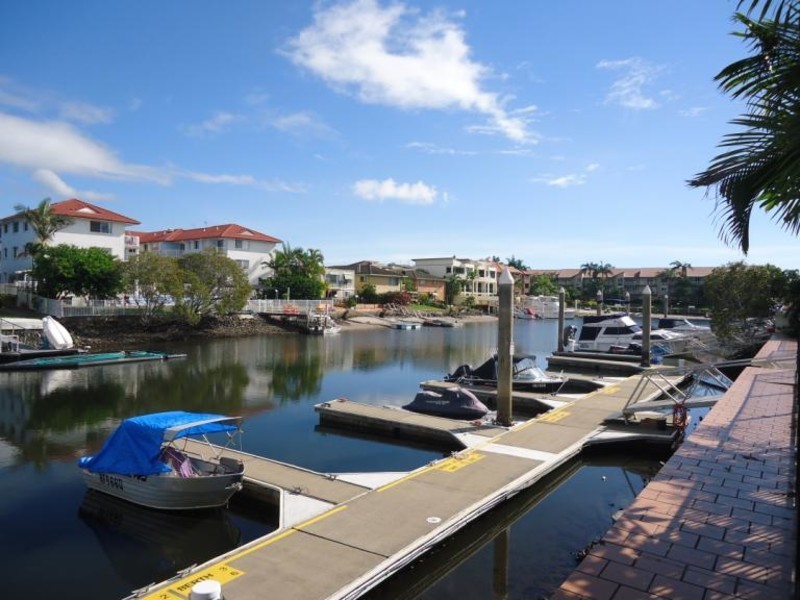 9/12 Canal Avenue, Runaway Bay QLD 4216
