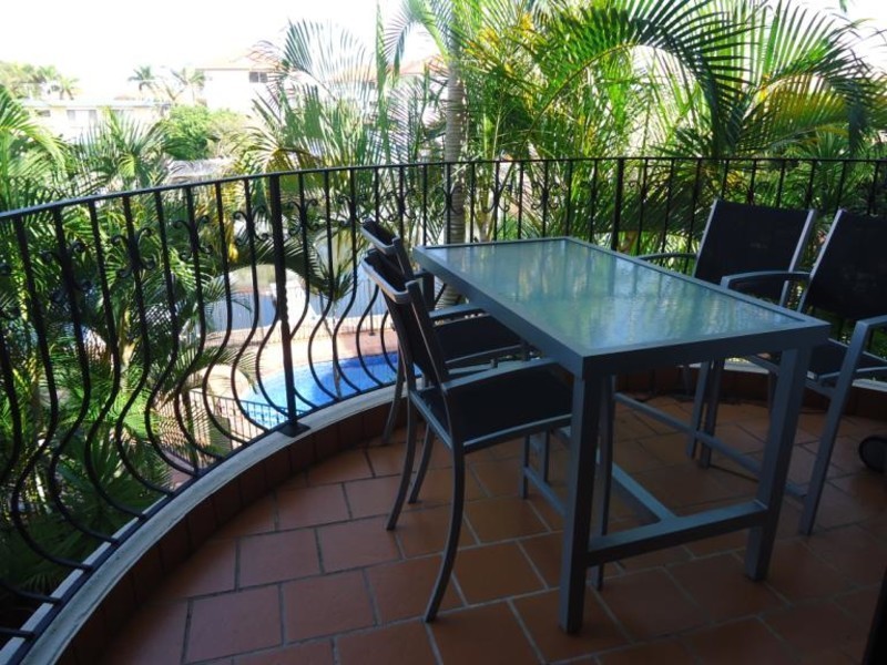 9/12 Canal Avenue, Runaway Bay QLD 4216