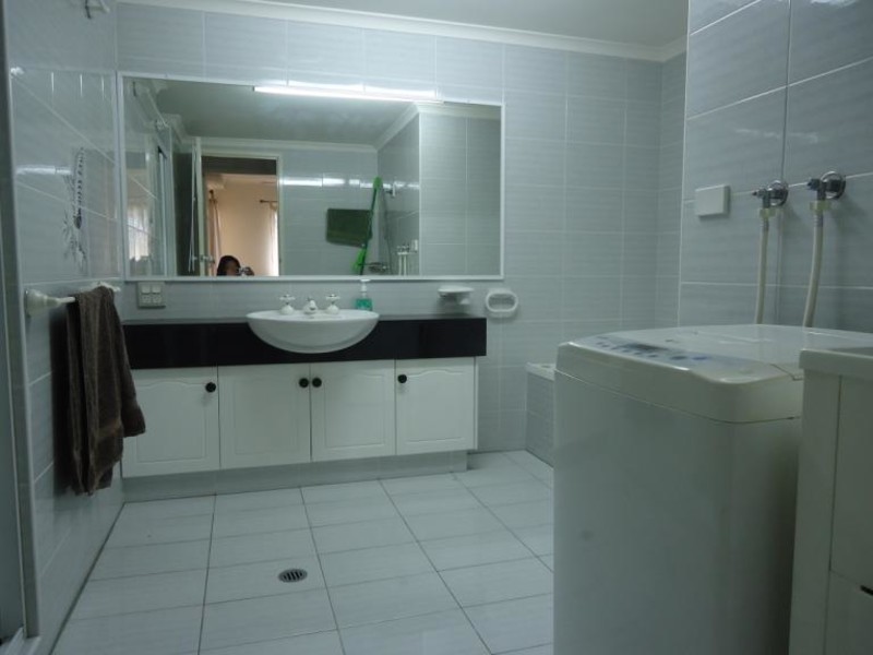 9/12 Canal Avenue, Runaway Bay QLD 4216