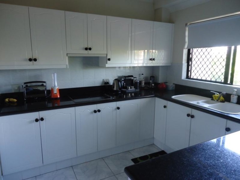 9/12 Canal Avenue, Runaway Bay QLD 4216