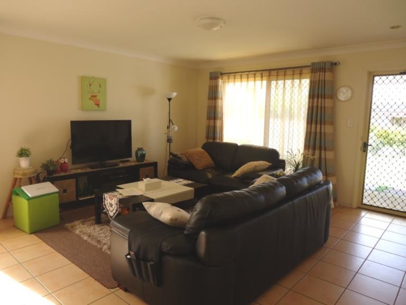 2/5 Tanias Place, Labrador QLD 4215