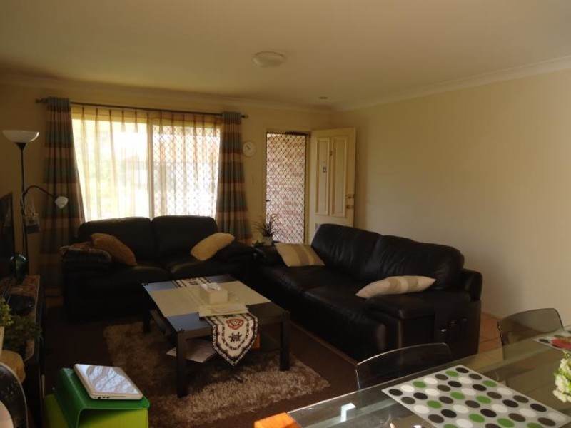 2/5 Tanias Place, Labrador QLD 4215