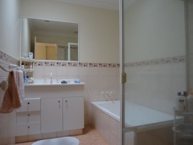 2/5 Tanias Place, Labrador QLD 4215