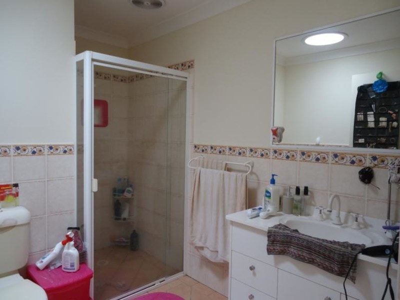 2/5 Tanias Place, Labrador QLD 4215