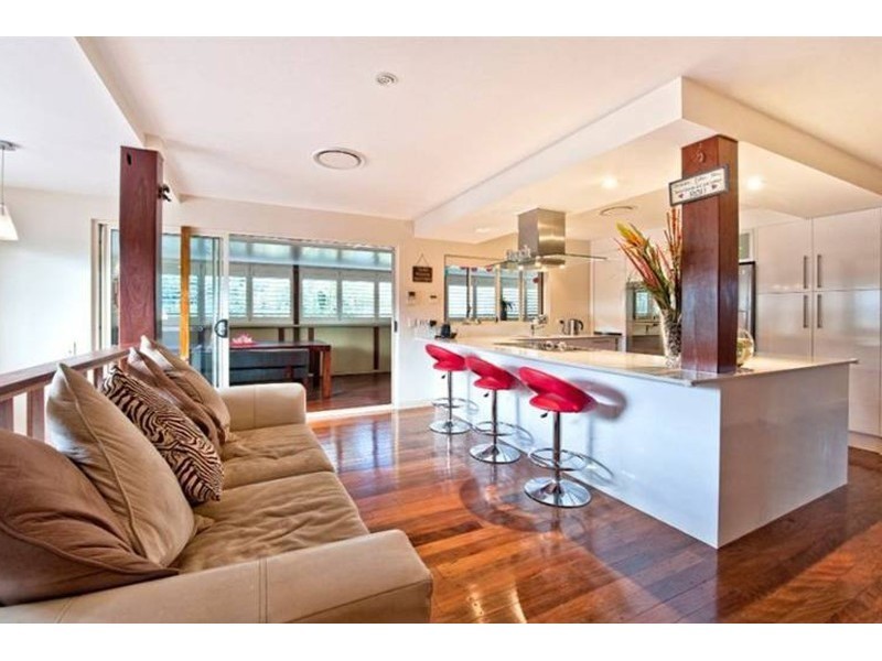 24 Killowill Avenue, Paradise Point QLD 4216
