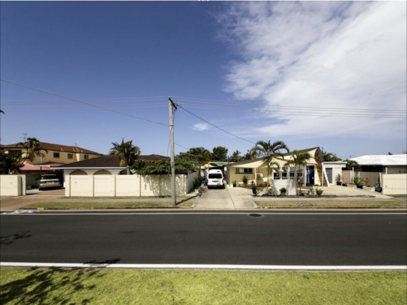 125 Bayview Street, Runaway Bay QLD 4216