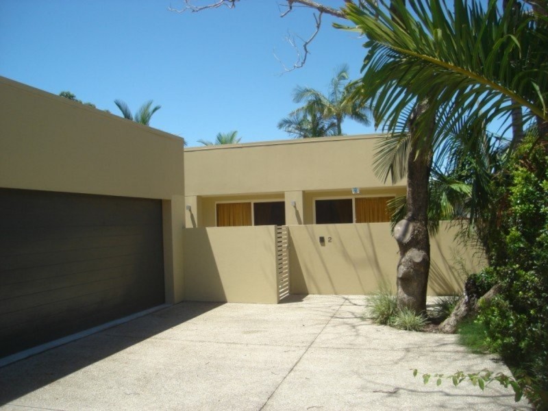 2/98 Imperial Parade, Labrador QLD 4215