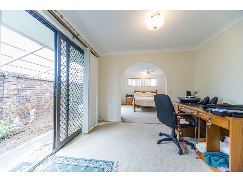 61 Matthew Flinders Drive, Paradise Point QLD 4216